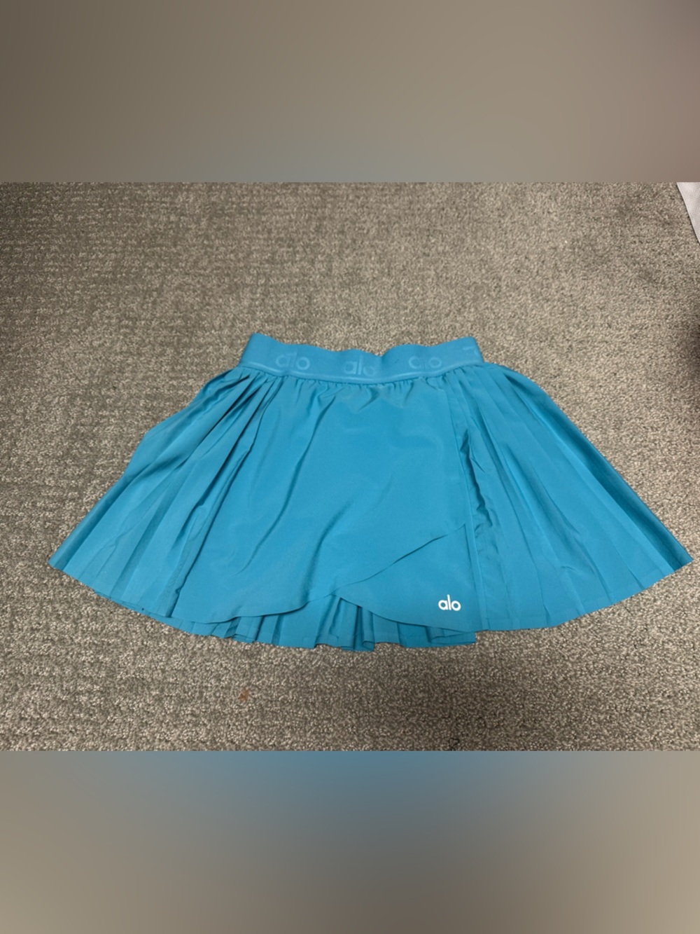 ALO Yoga Aces Tennis Skirt in Blue Splash